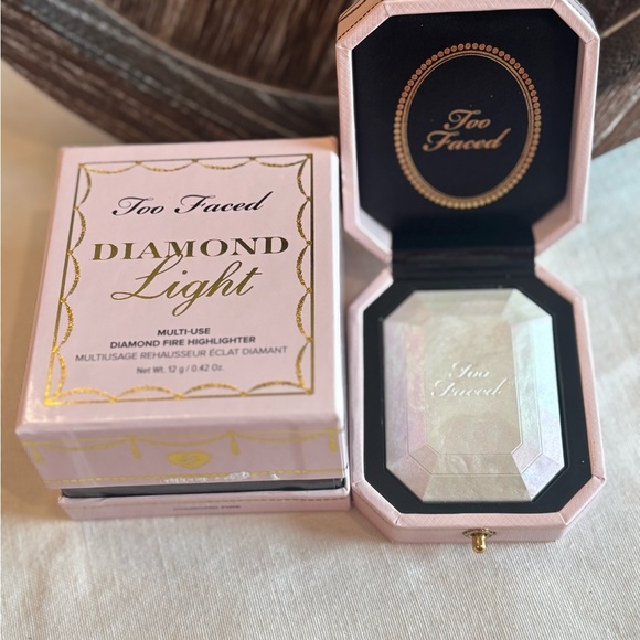 Too Faced Diamond Light Multi-Use Diamond Fire Highlighter • 12g / 0.42oz - Picture 8 of 8